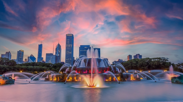 Chicago skyline with fountain
